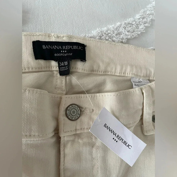 Banana Republic Vintage Stretch Low-Rise Bootcut Jean - Picture 4 of 11